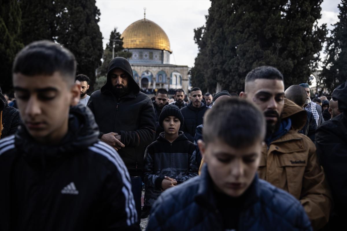 Mescid-i Aksa'da bayram namazı 60 bin Müslümanla kılındı