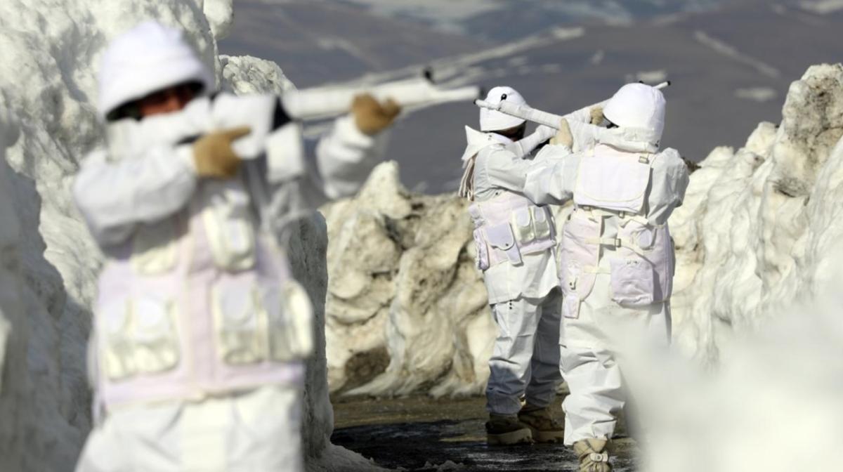 Mehmetçik, bayramı görev başında karşıladı