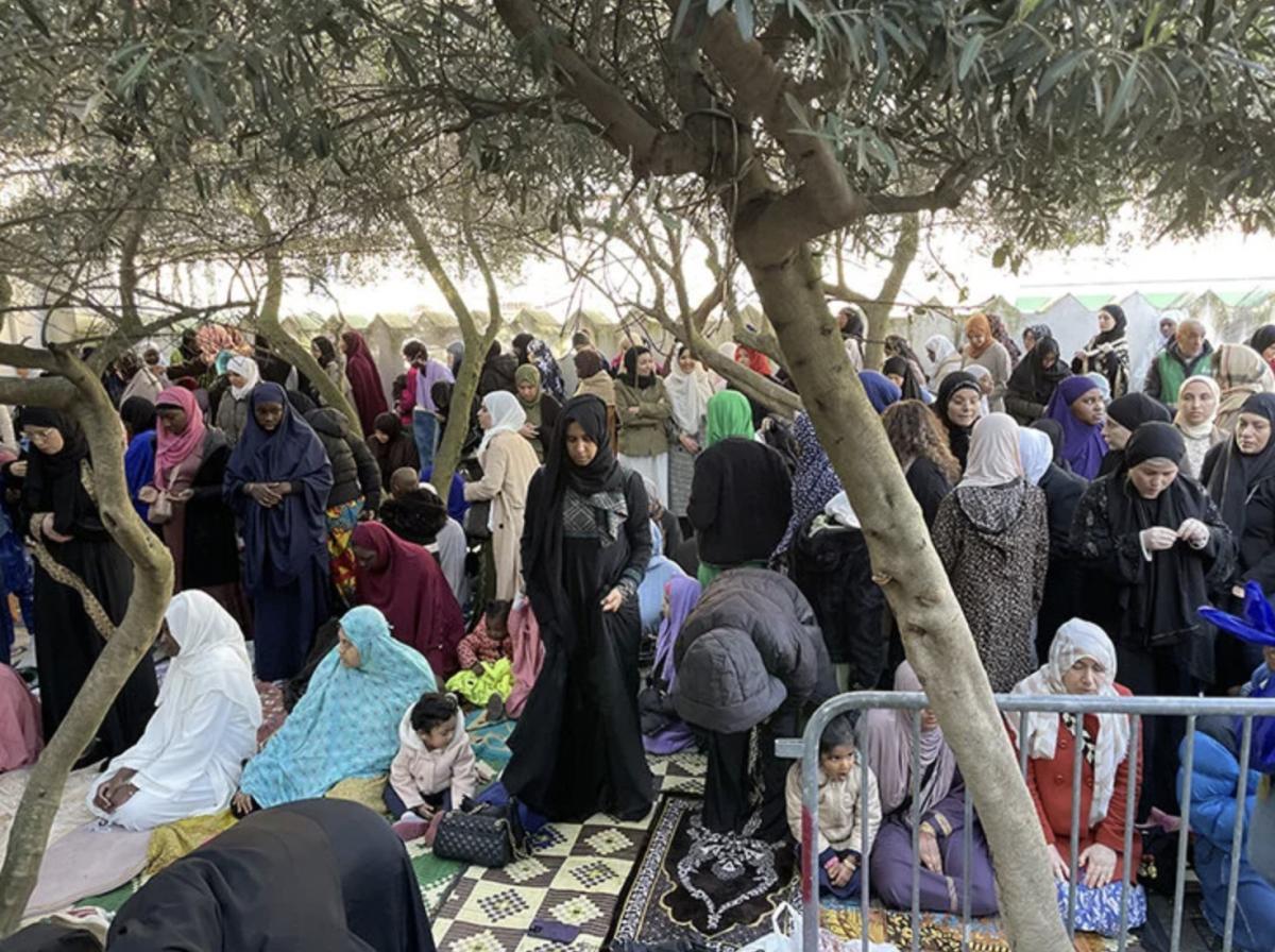 İslam alemi bayram namazı için camileri doldurdu