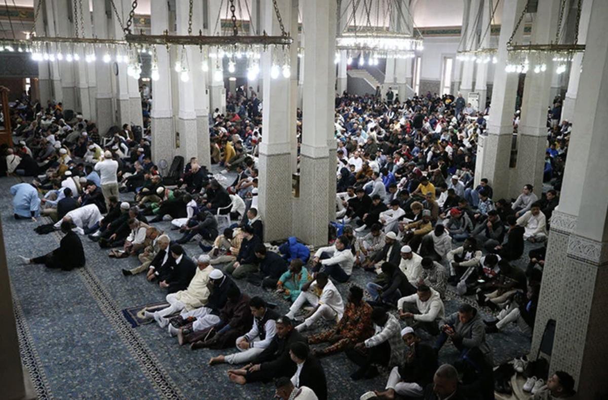 İslam alemi bayram namazı için camileri doldurdu