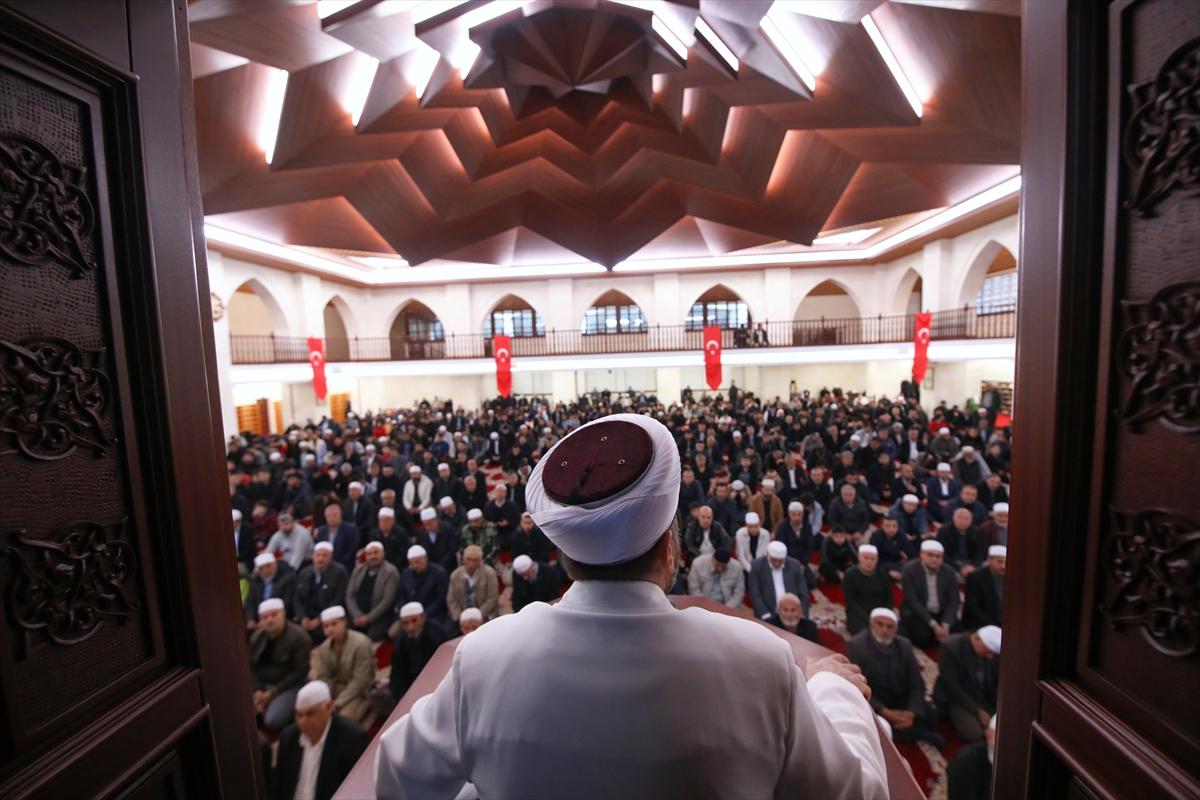 Yurtta bayram namazı kareleri