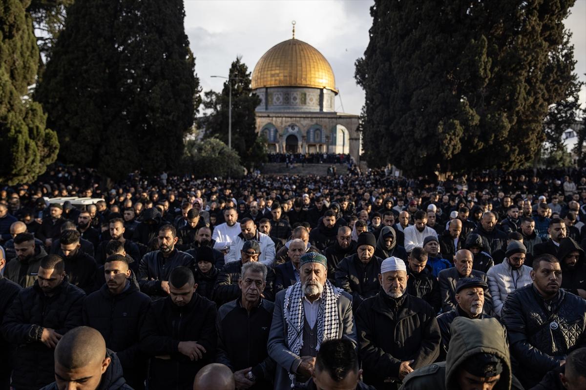 Mescid-i Aksa'da bayram namazı 60 bin Müslümanla kılındı