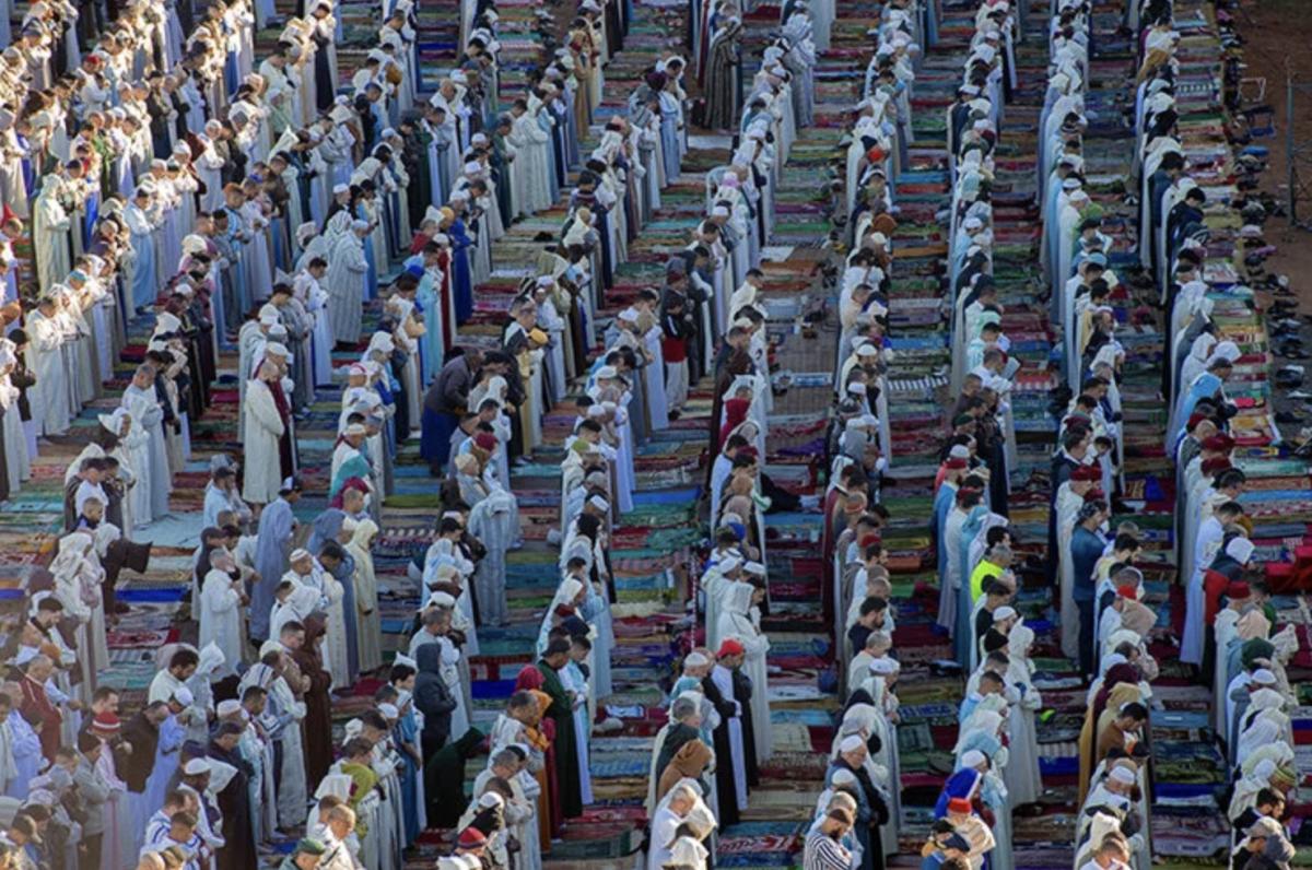 İslam alemi bayram namazı için camileri doldurdu