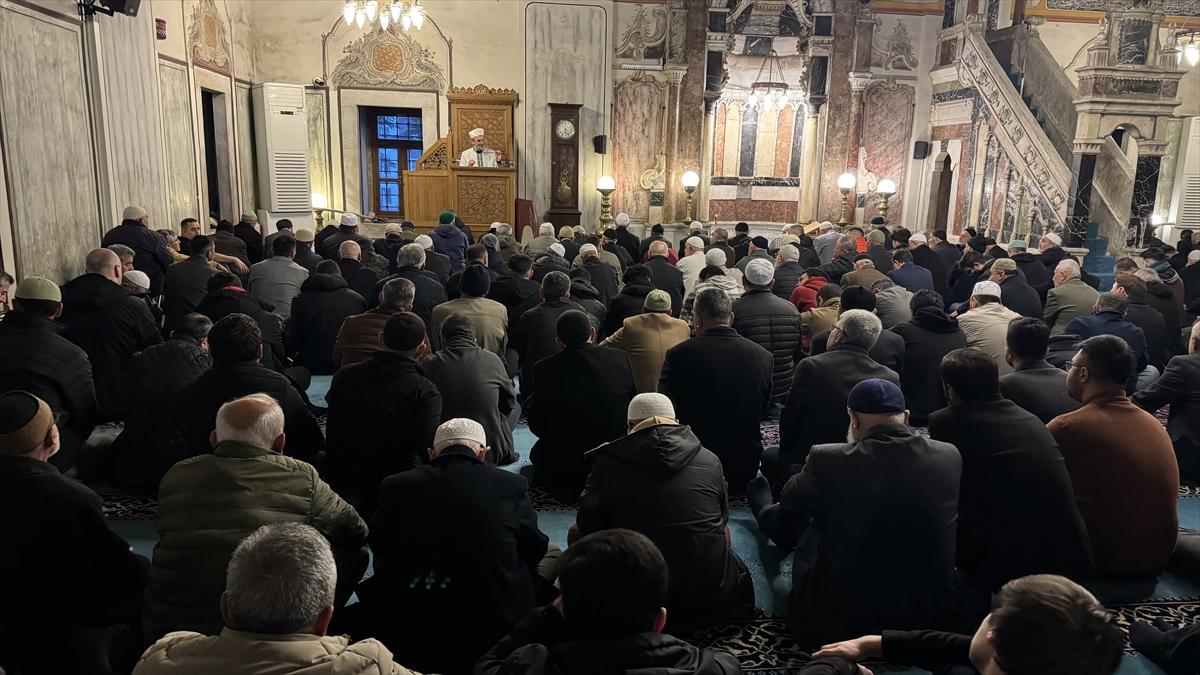 Yurtta bayram namazı kareleri