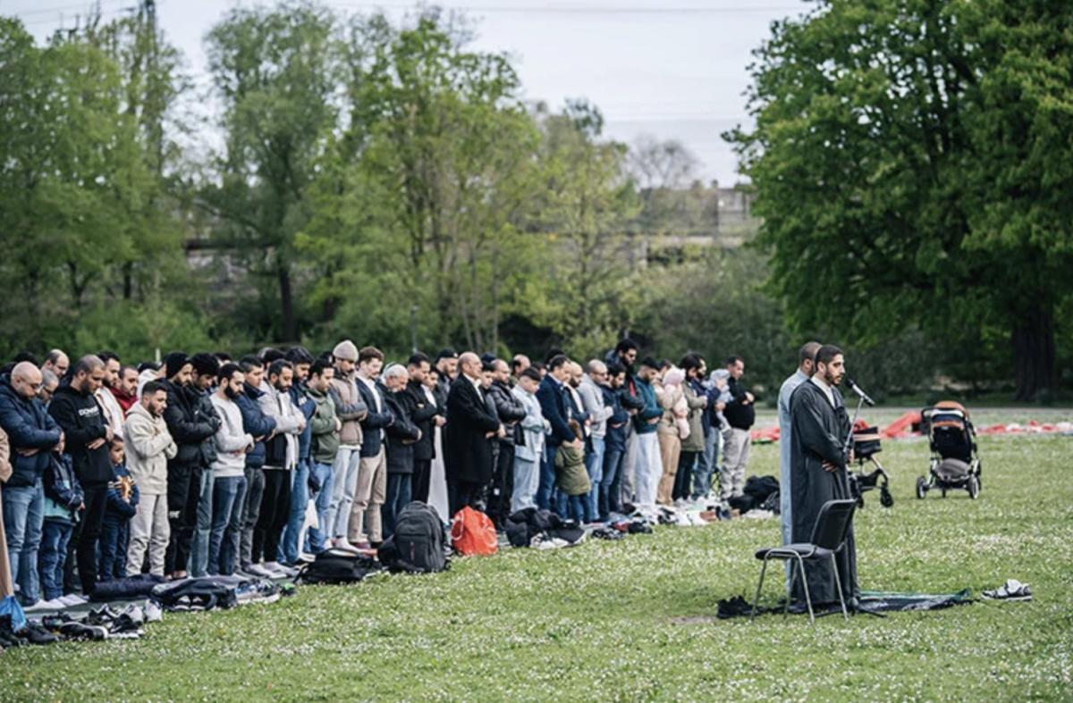 İslam alemi bayram namazı için camileri doldurdu