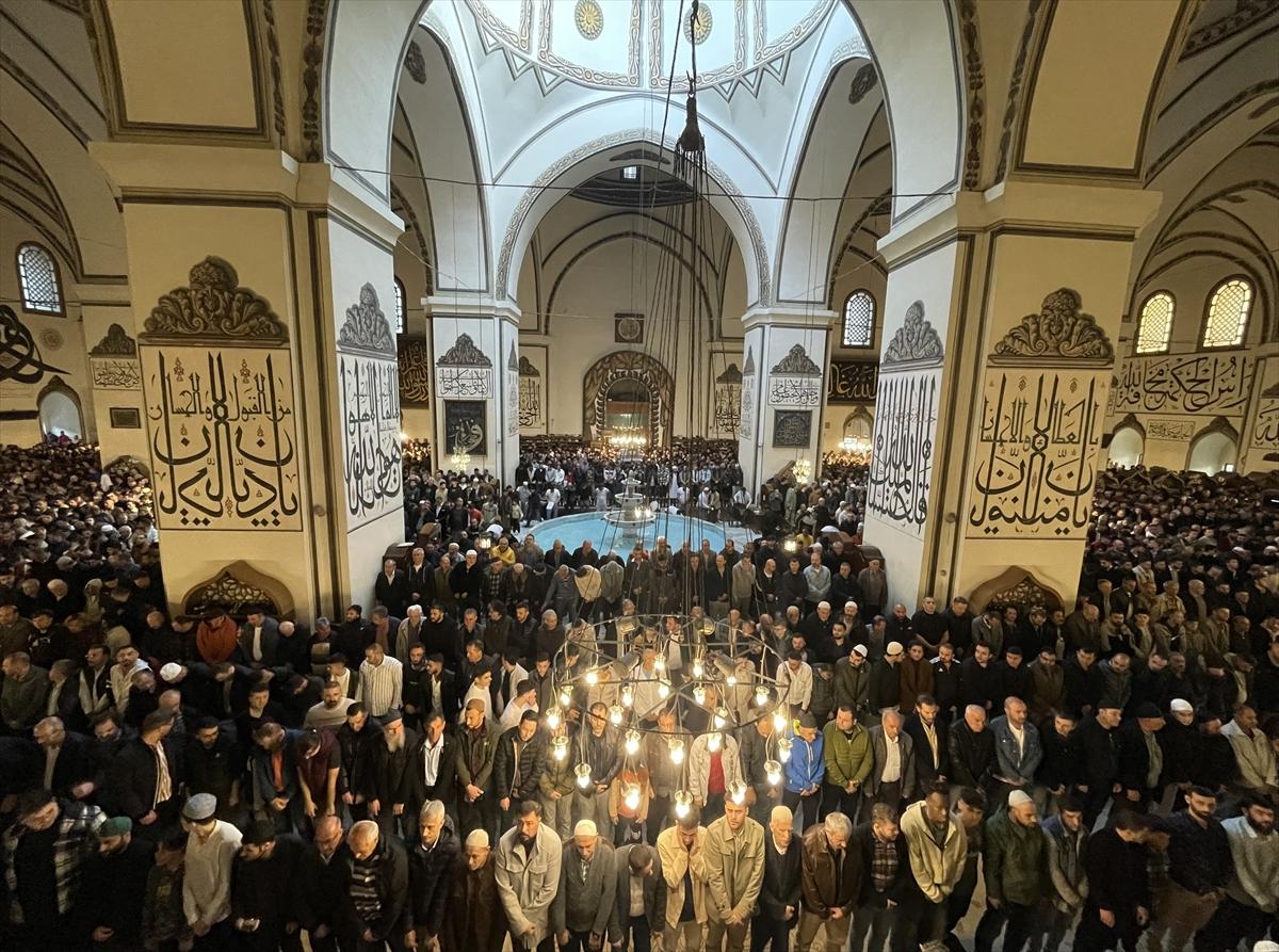 Yurtta bayram namazı kareleri