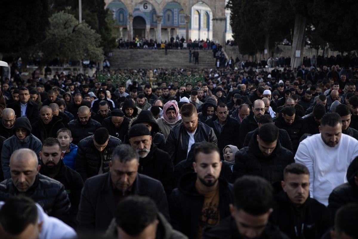 Mescid-i Aksa'da bayram namazı 60 bin Müslümanla kılındı