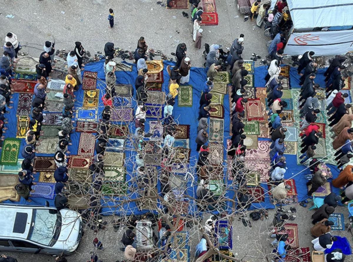 İslam alemi bayram namazı için camileri doldurdu
