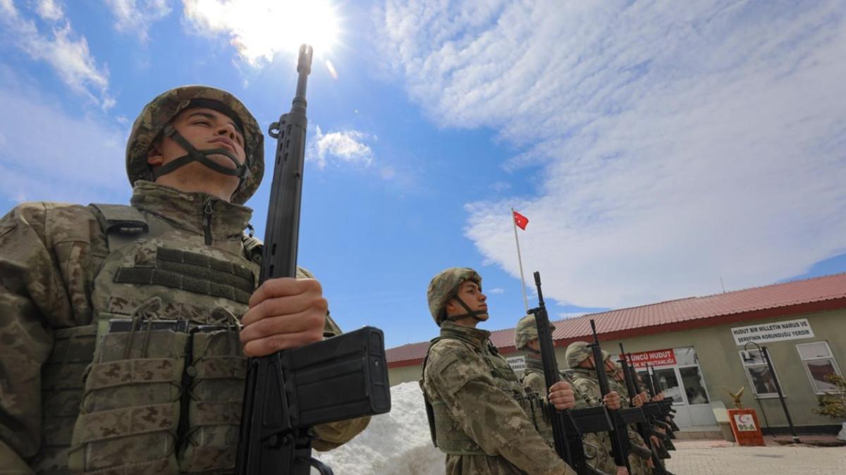 Mehmetçik, bayramı görev başında karşıladı