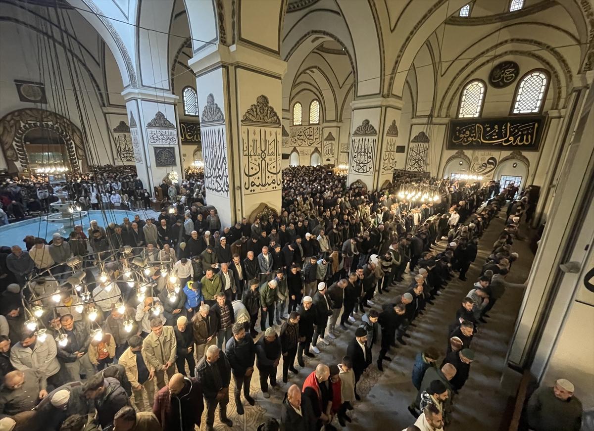 Yurtta bayram namazı kareleri