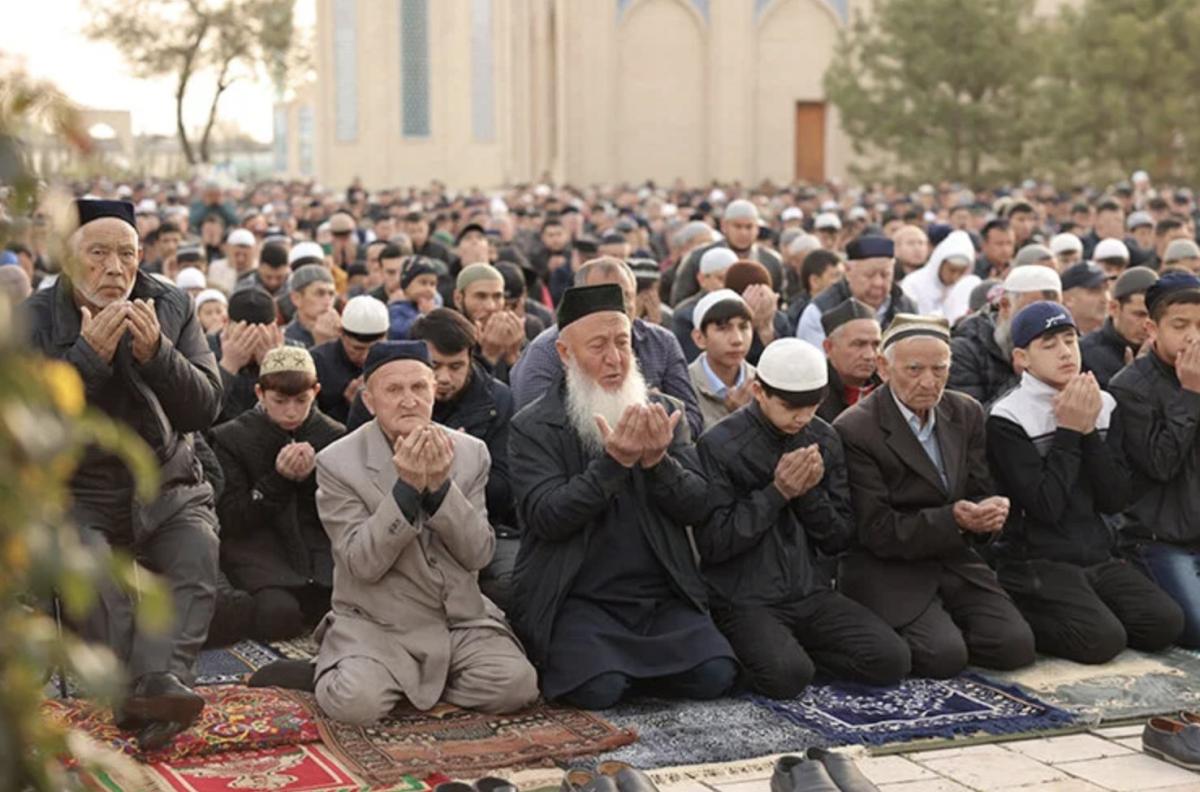 İslam alemi bayram namazı için camileri doldurdu