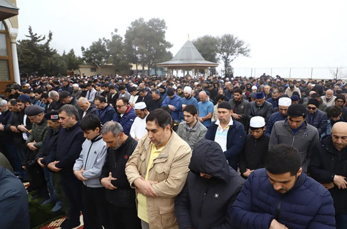 İslam alemi bayram namazı için camileri doldurdu