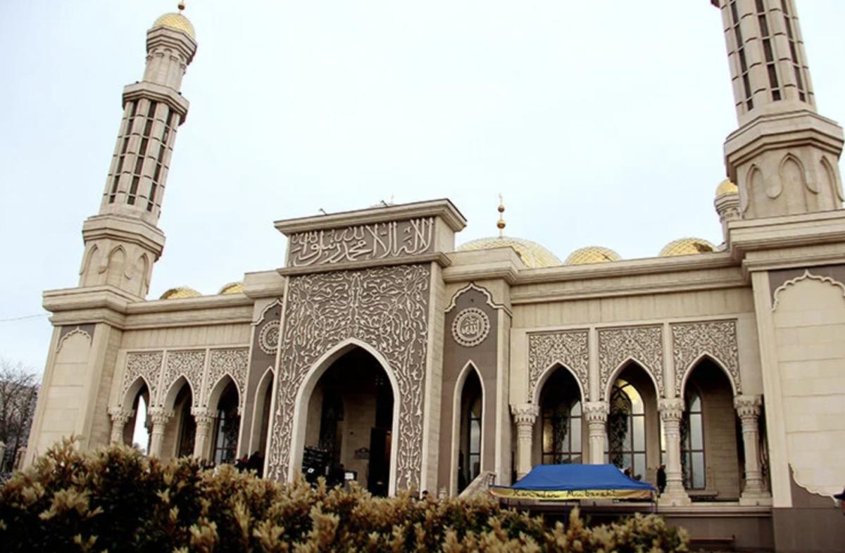 İslam alemi bayram namazı için camileri doldurdu