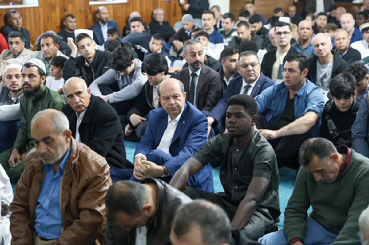 İslam alemi bayram namazı için camileri doldurdu