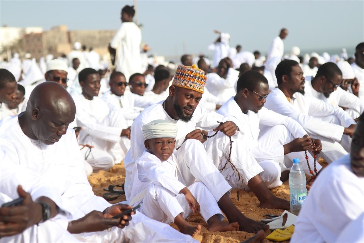 İslam alemi bayram namazı için camileri doldurdu