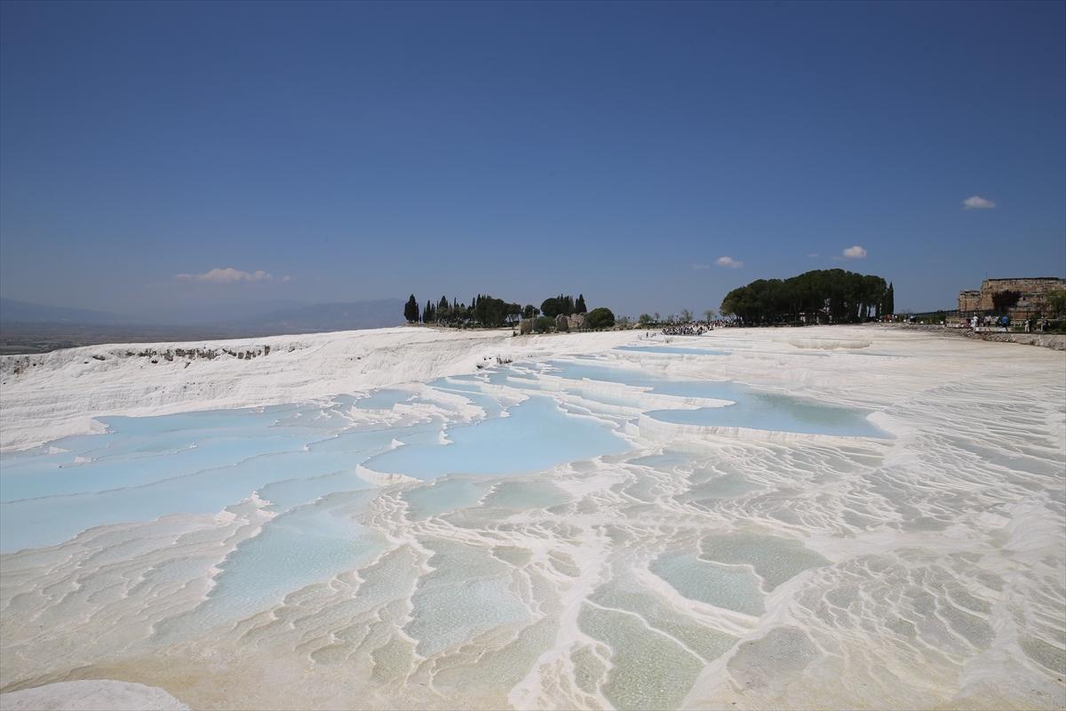 Pamukkale'ye bayram tatilinde turist akını