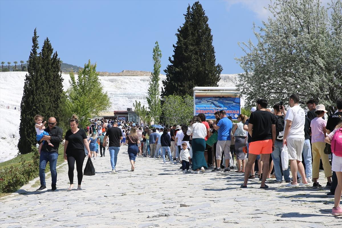 Pamukkale'ye bayram tatilinde turist akını