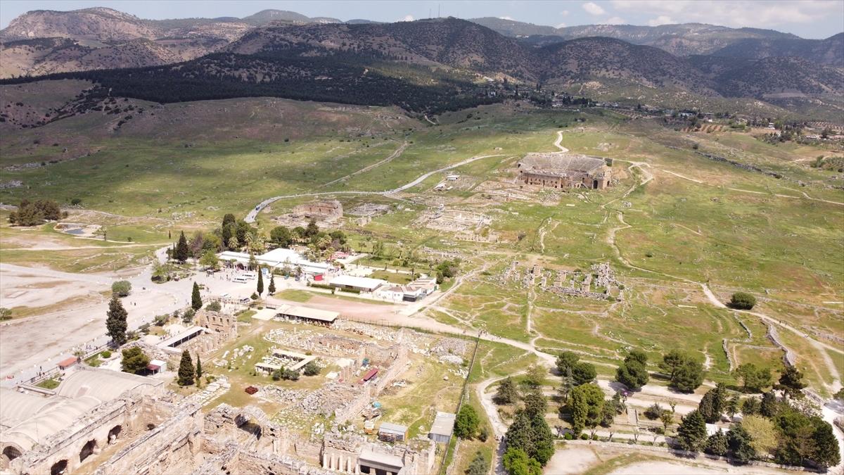Pamukkale'ye bayram tatilinde turist akını