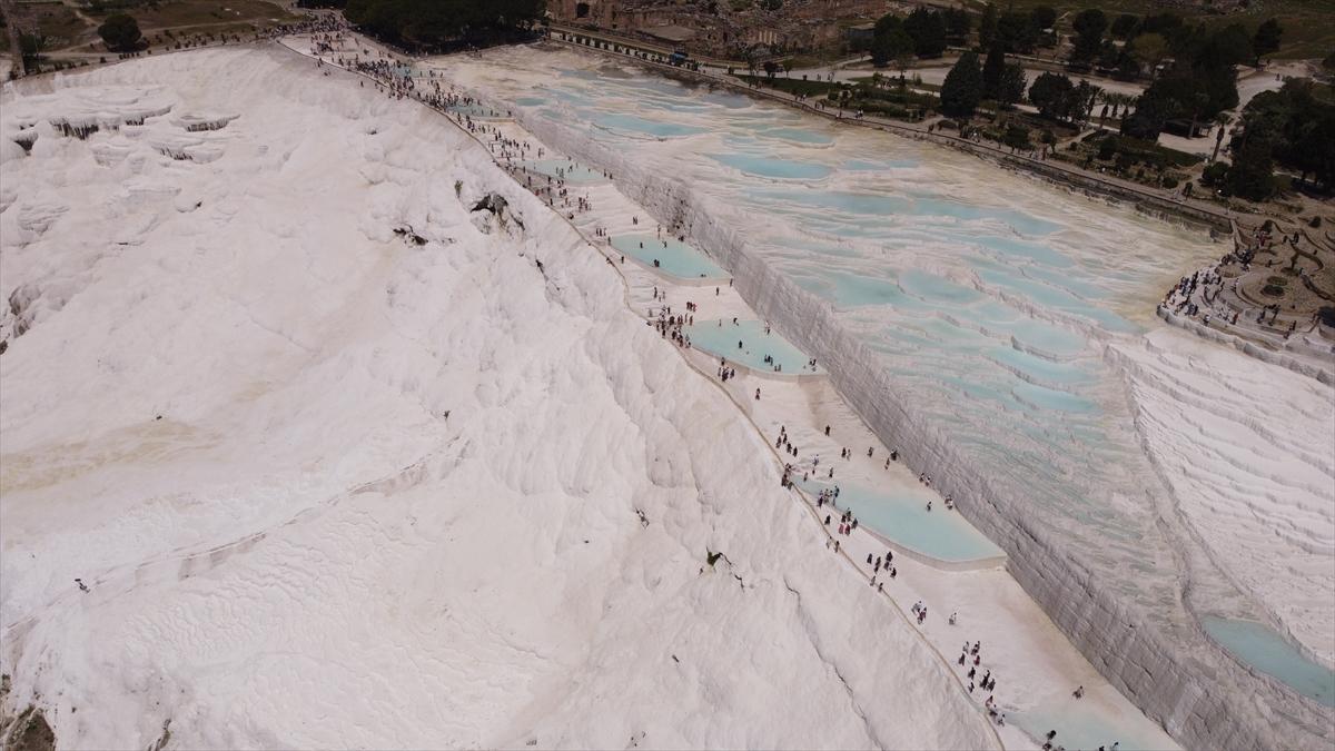 Pamukkale'ye bayram tatilinde turist akını