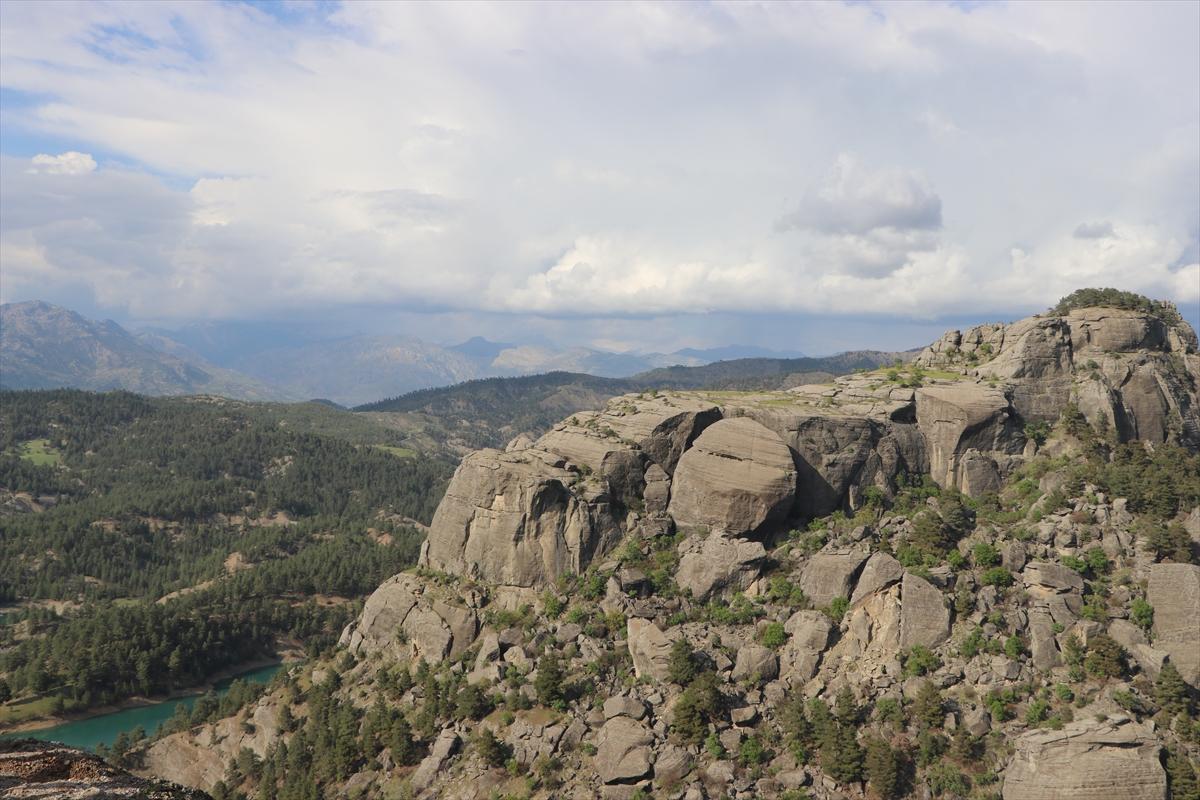 Kahramanmaraş'ta cam seyir terası, tatilcilerin ilgi odağı