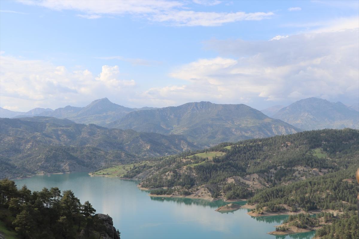 Kahramanmaraş'ta cam seyir terası, tatilcilerin ilgi odağı