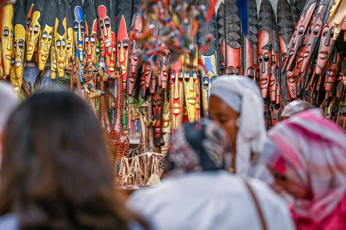 Dubai ziyaretçi rekoru kıran Global Köy, yine ilgi odağı