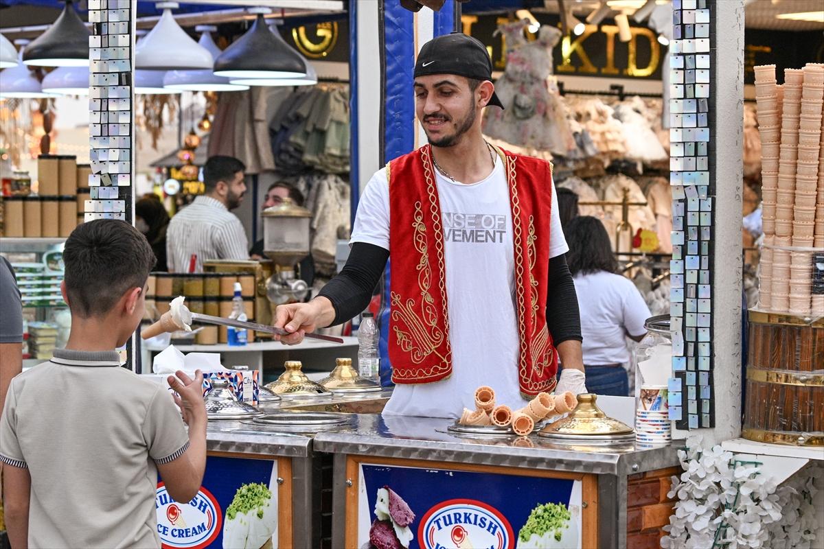 Dubai ziyaretçi rekoru kıran Global Köy, yine ilgi odağı