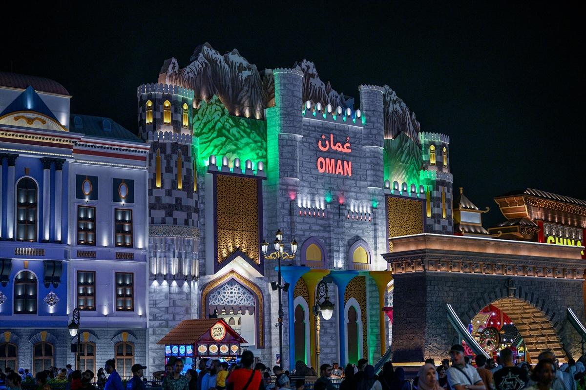 Dubai ziyaretçi rekoru kıran Global Köy, yine ilgi odağı