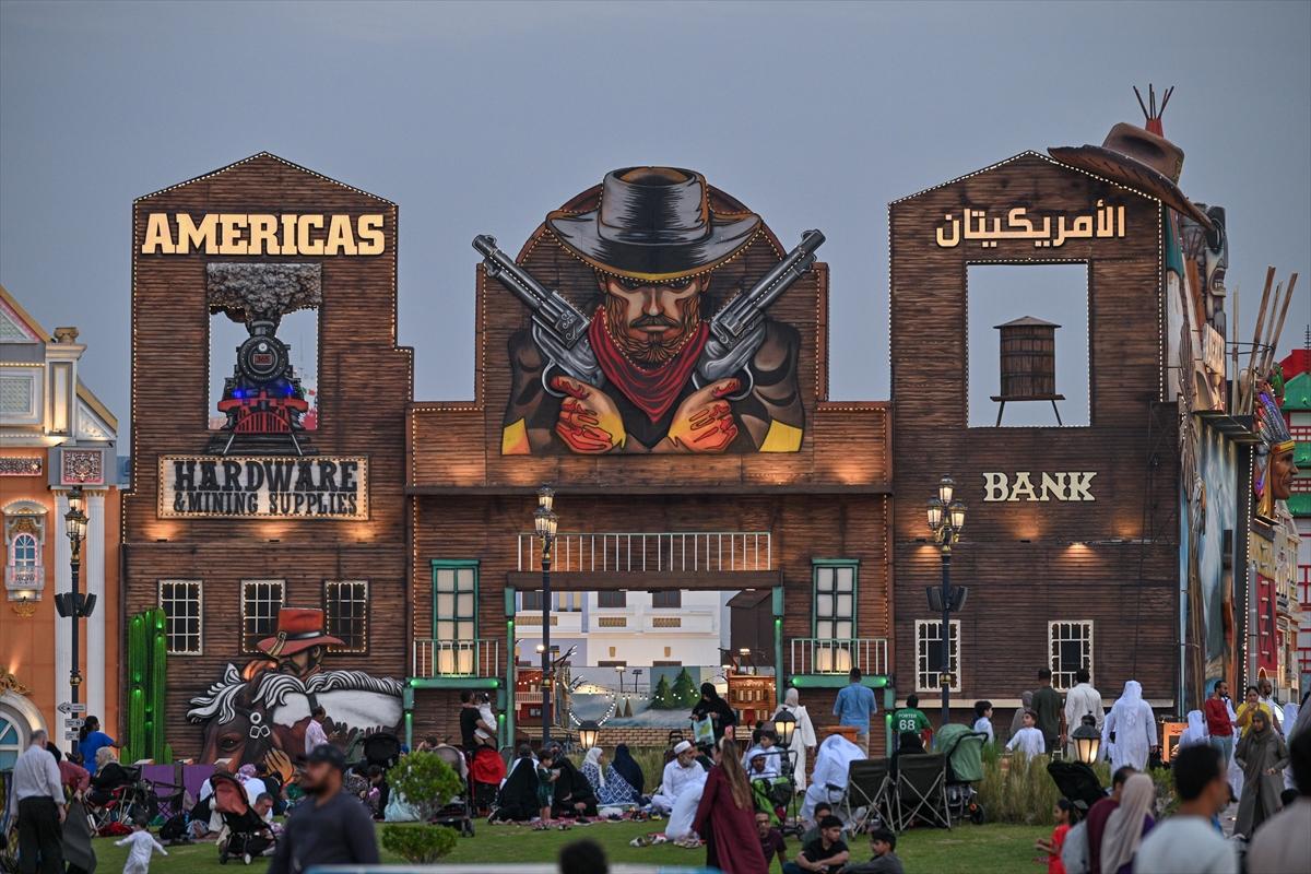 Dubai ziyaretçi rekoru kıran Global Köy, yine ilgi odağı