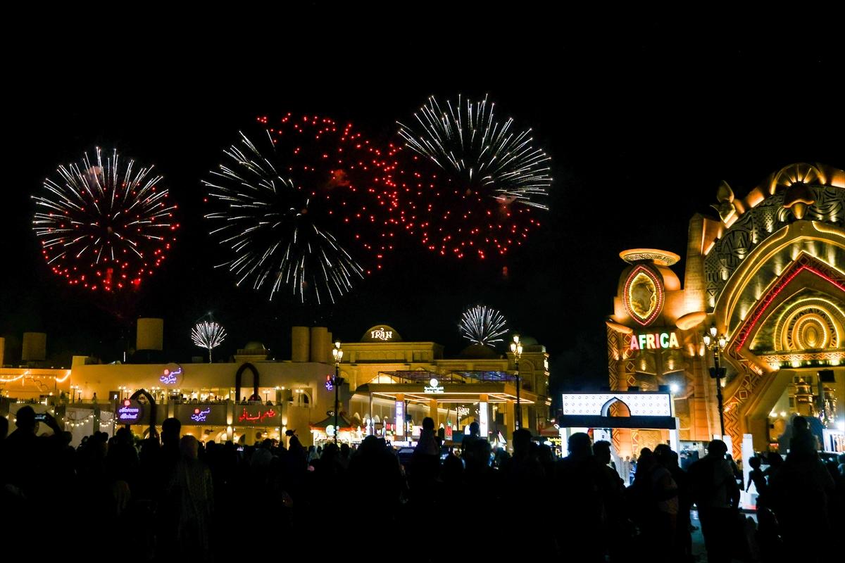 Dubai ziyaretçi rekoru kıran Global Köy, yine ilgi odağı