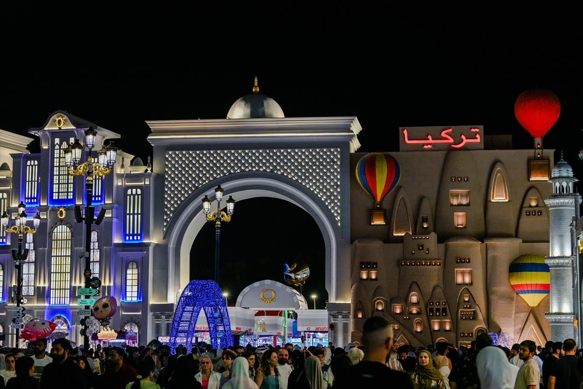 Dubai ziyaretçi rekoru kıran Global Köy, yine ilgi odağı