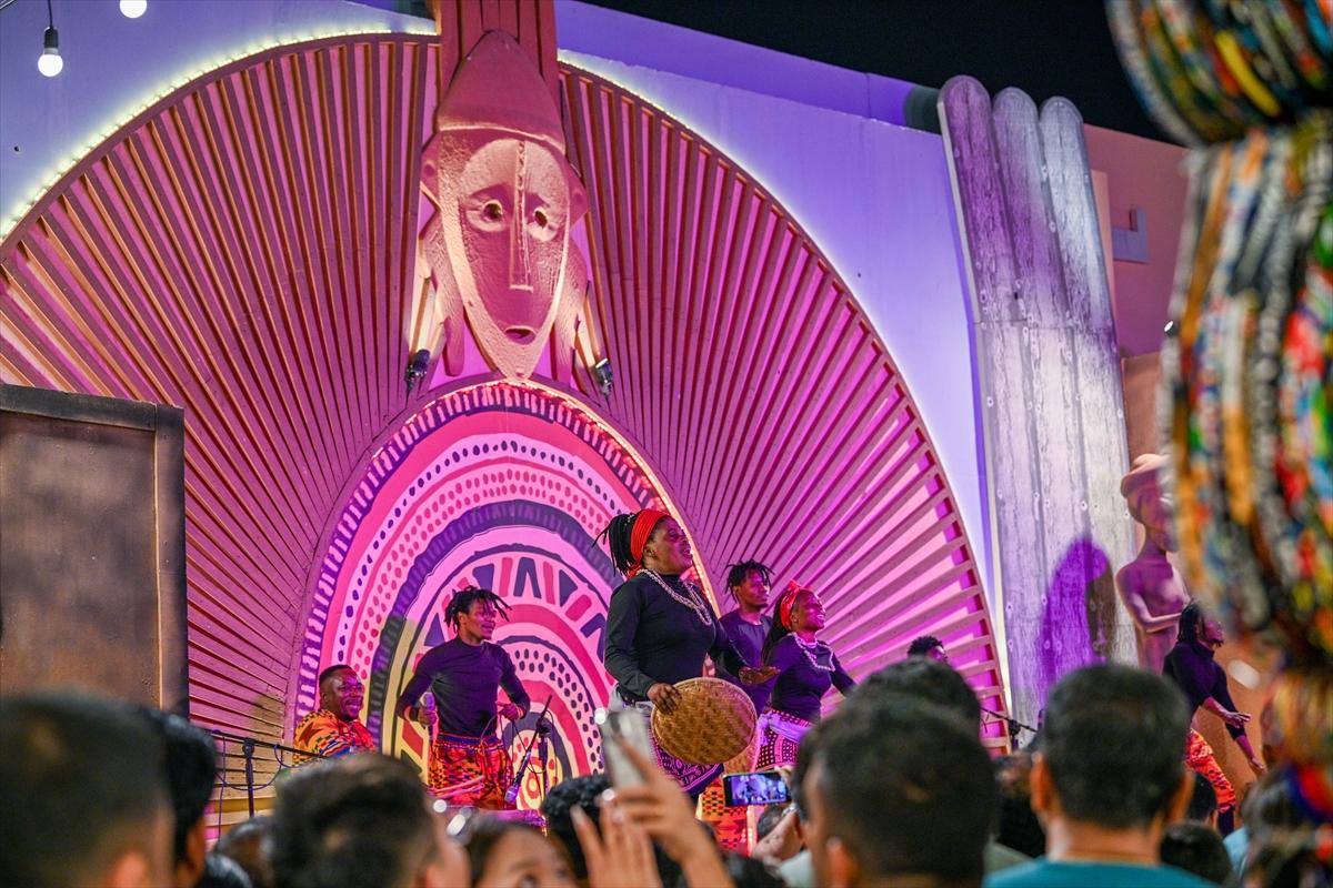 Dubai ziyaretçi rekoru kıran Global Köy, yine ilgi odağı