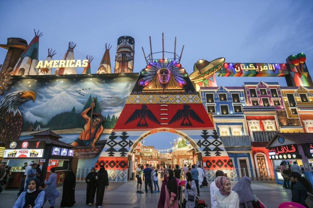 Dubai ziyaretçi rekoru kıran Global Köy, yine ilgi odağı