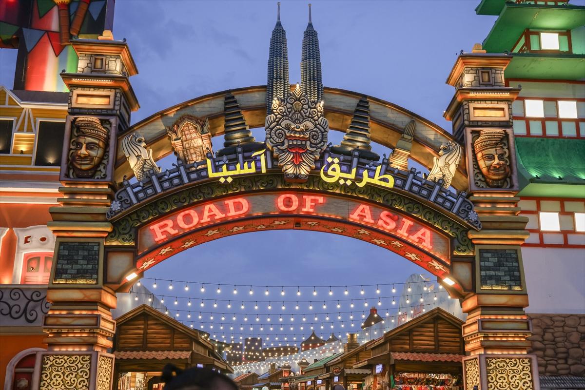 Dubai ziyaretçi rekoru kıran Global Köy, yine ilgi odağı