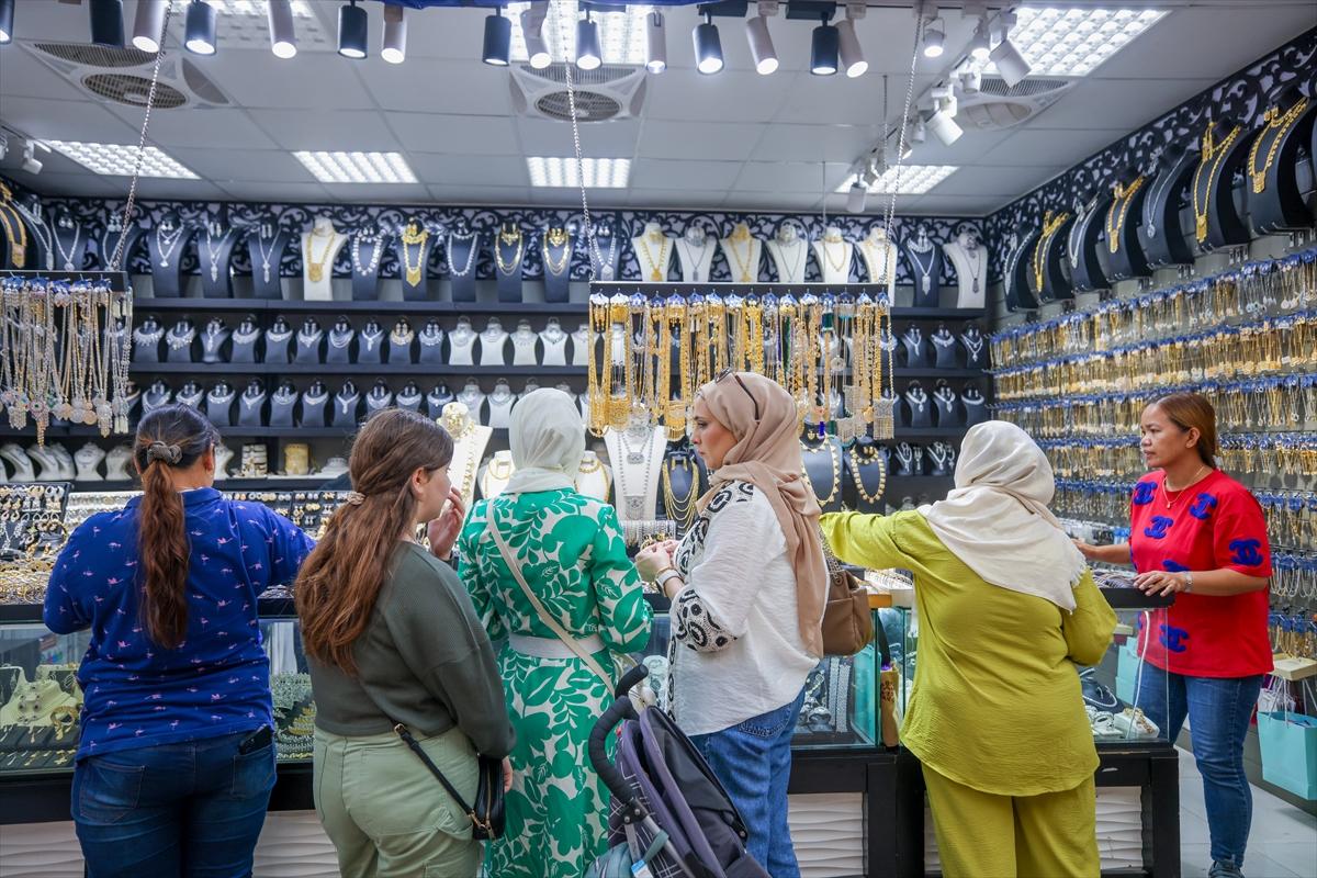 Dubai ziyaretçi rekoru kıran Global Köy, yine ilgi odağı