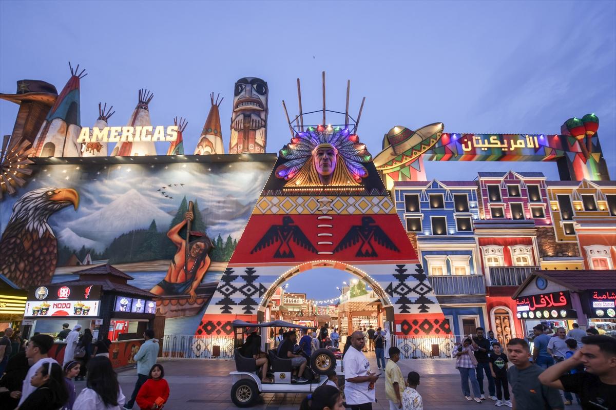 Dubai ziyaretçi rekoru kıran Global Köy, yine ilgi odağı