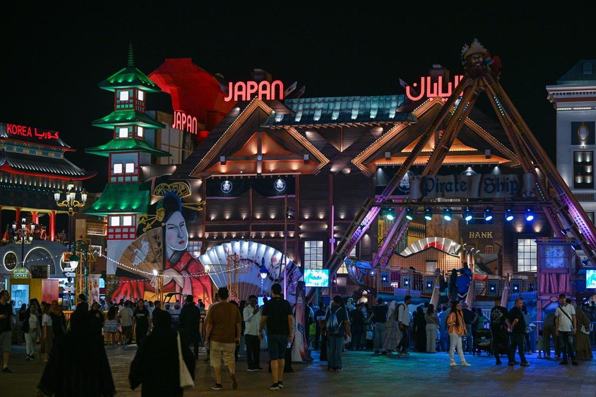 Dubai ziyaretçi rekoru kıran Global Köy, yine ilgi odağı