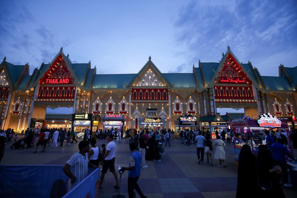 Dubai ziyaretçi rekoru kıran Global Köy, yine ilgi odağı