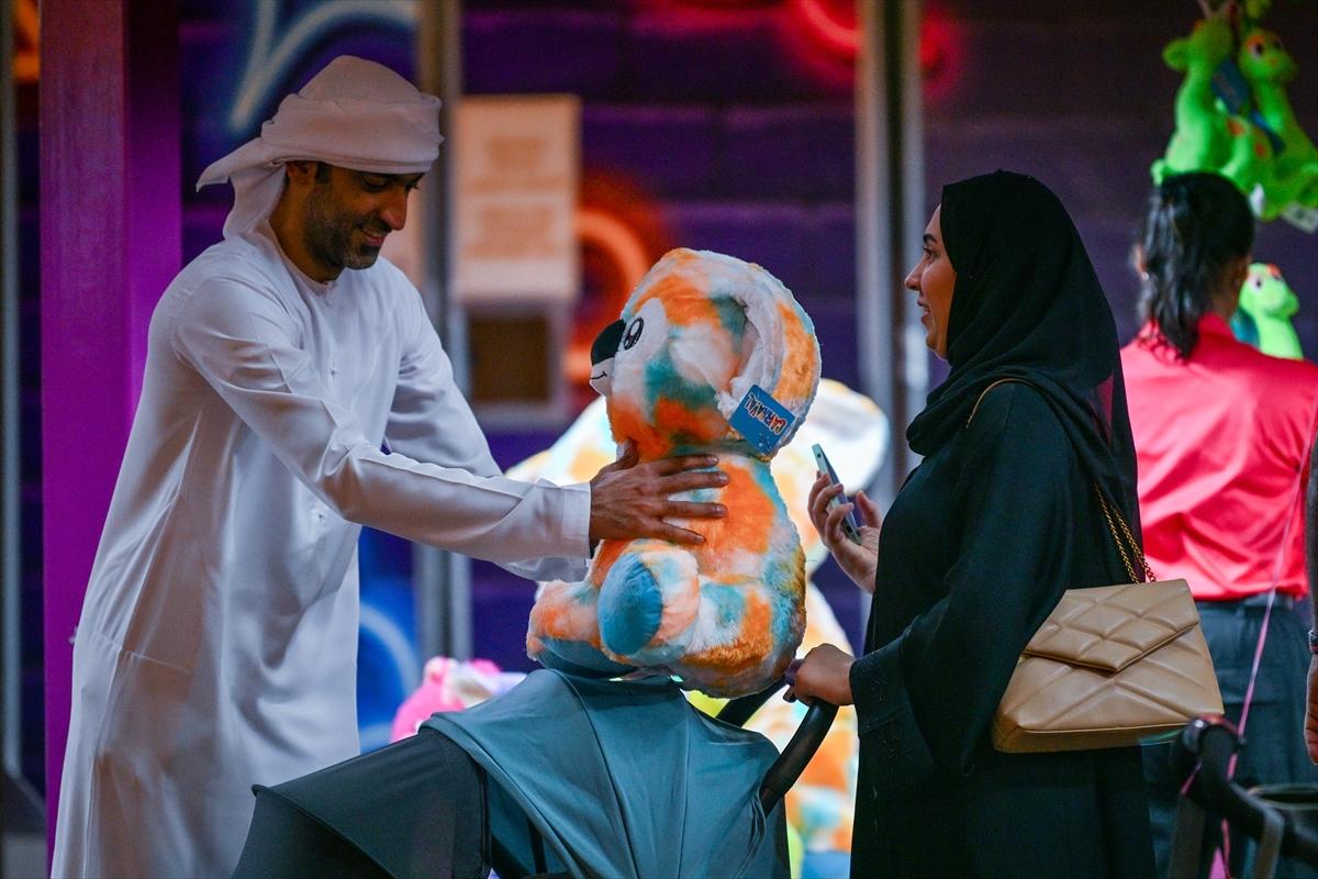 Dubai ziyaretçi rekoru kıran Global Köy, yine ilgi odağı