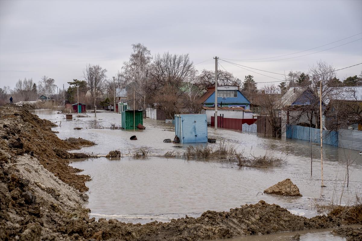 Kazakistan'da sel felaketi! Şehirler sulara gömüldü