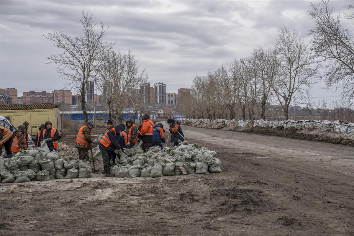 Kazakistan'da sel felaketi! Şehirler sulara gömüldü