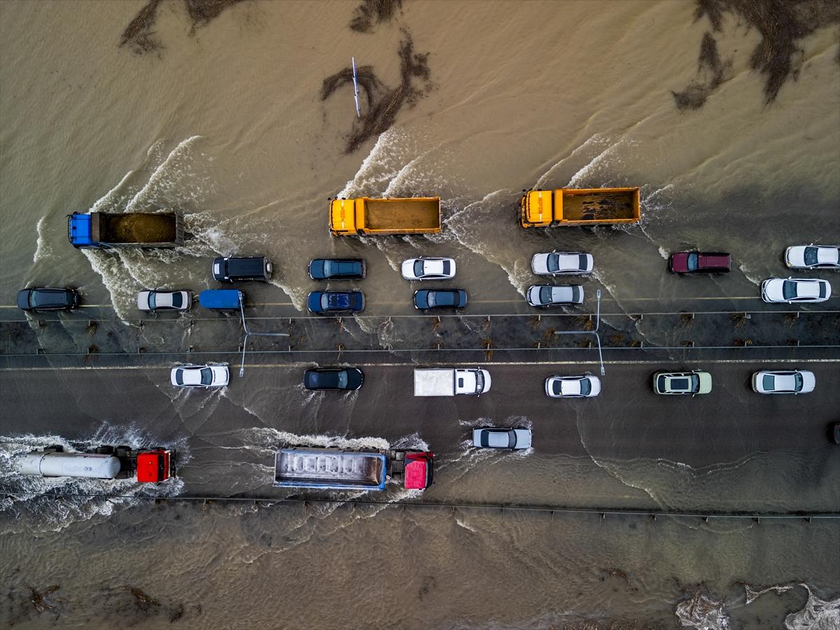 Kazakistan'da sel felaketi! Şehirler sulara gömüldü