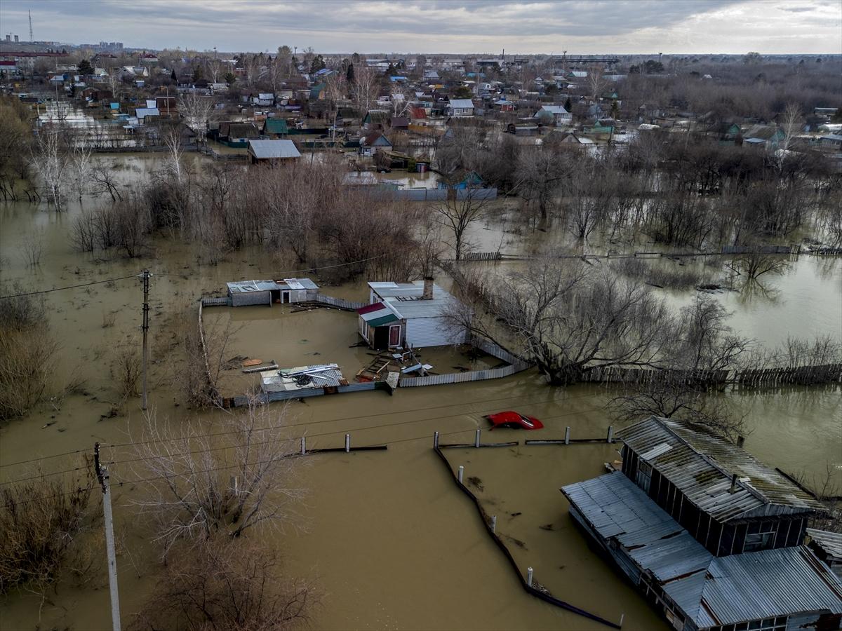 Kazakistan'da sel felaketi! Şehirler sulara gömüldü
