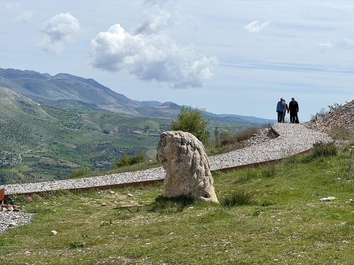 Adıyaman'da turizm sezonu açıldı: Nemrut Dağı ziyaretçilerini ağırladı