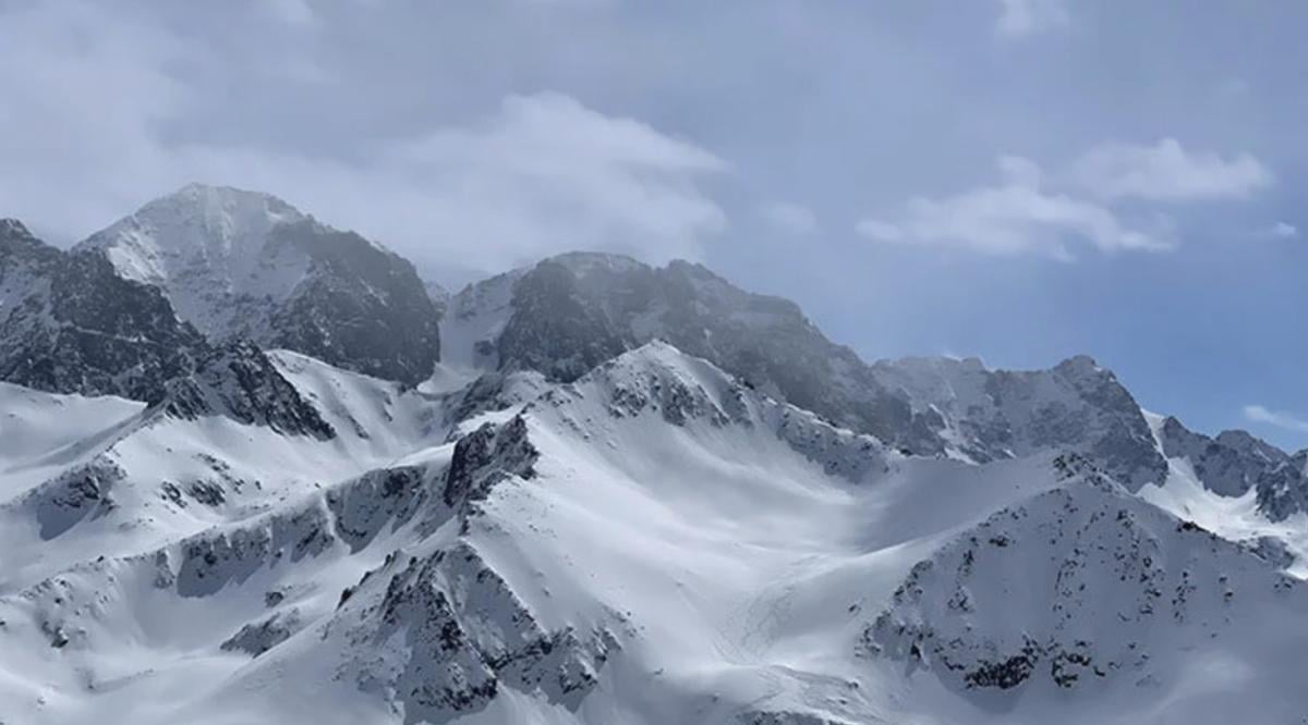 Rize'de heliski heyecanı: Kaçkar Dağları'nda sezon sona erdi