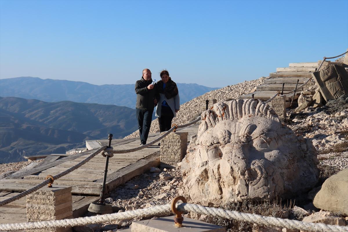 Adıyaman'da turizm sezonu açıldı: Nemrut Dağı ziyaretçilerini ağırladı