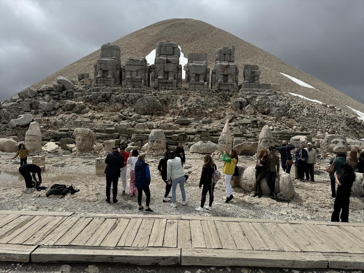 Adıyaman'da turizm sezonu açıldı: Nemrut Dağı ziyaretçilerini ağırladı