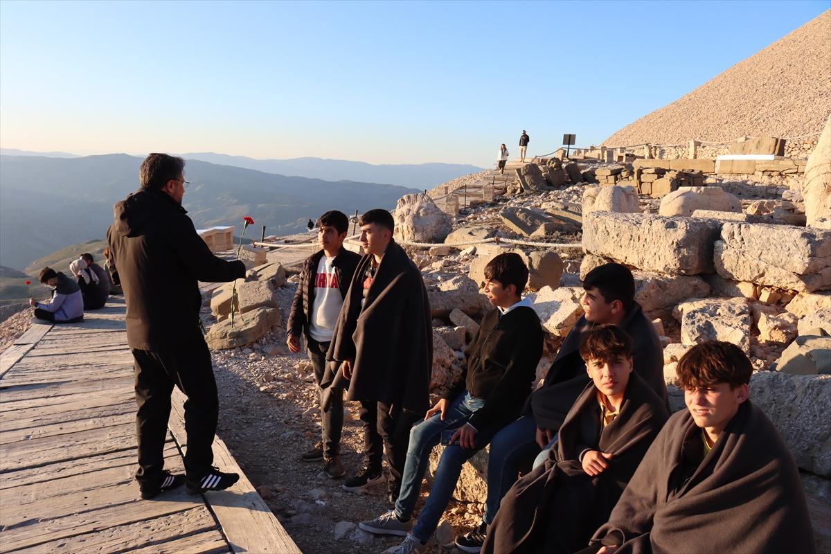 Adıyaman'da turizm sezonu açıldı: Nemrut Dağı ziyaretçilerini ağırladı