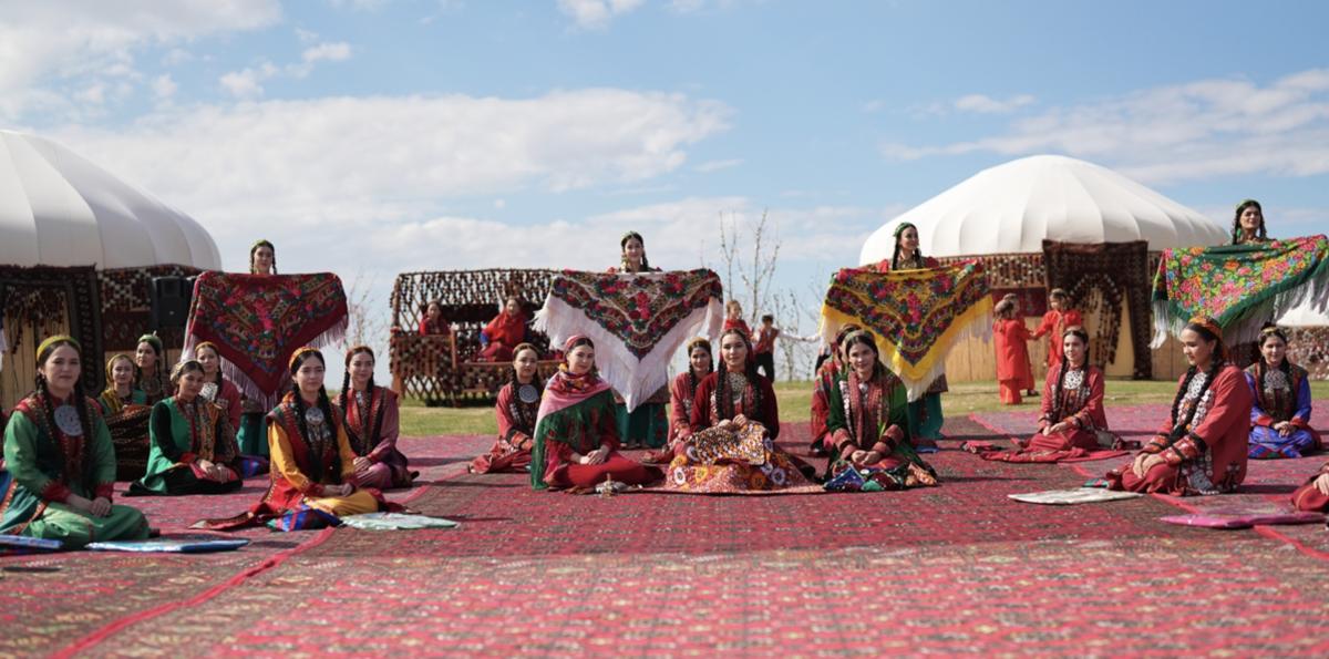 Türkmenistan'da kültür başkenti kutlamasından renkli görüntüler