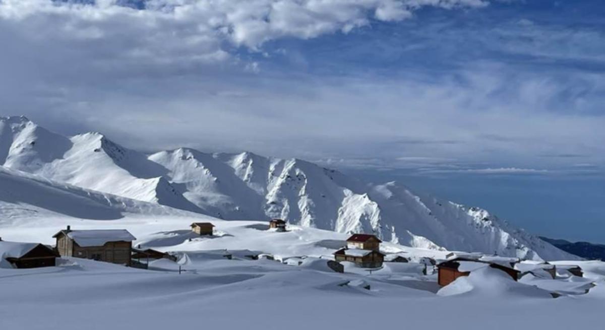 Rize'de heliski heyecanı: Kaçkar Dağları'nda sezon sona erdi